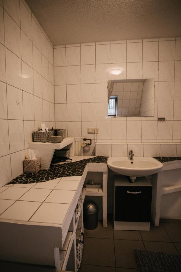 Eigenes Maisonettehaus In Idyllischer Lage Mit Balkon, Nahe Messe, 24H Self-Check In, Gratis Parken 슈바바하 외부 사진