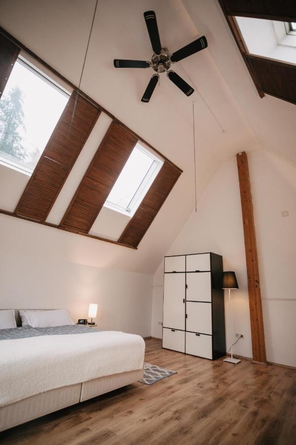 Eigenes Maisonettehaus In Idyllischer Lage Mit Balkon, Nahe Messe, 24H Self-Check In, Gratis Parken 슈바바하 외부 사진