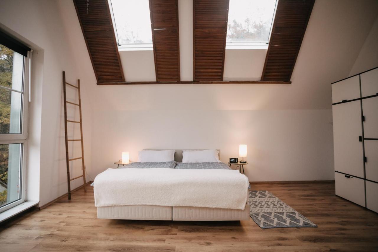Eigenes Maisonettehaus In Idyllischer Lage Mit Balkon, Nahe Messe, 24H Self-Check In, Gratis Parken 슈바바하 외부 사진