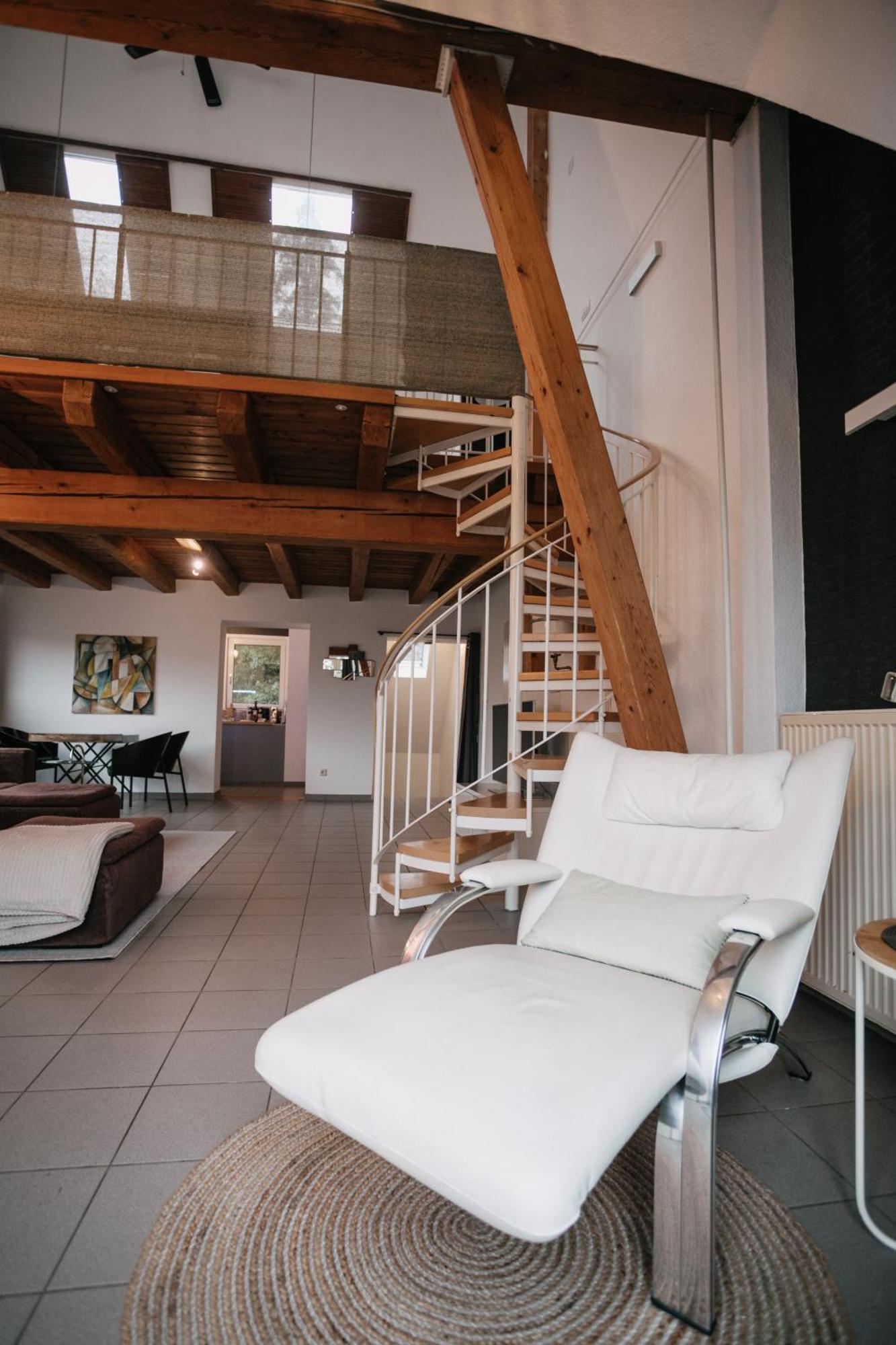 Eigenes Maisonettehaus In Idyllischer Lage Mit Balkon, Nahe Messe, 24H Self-Check In, Gratis Parken 슈바바하 외부 사진